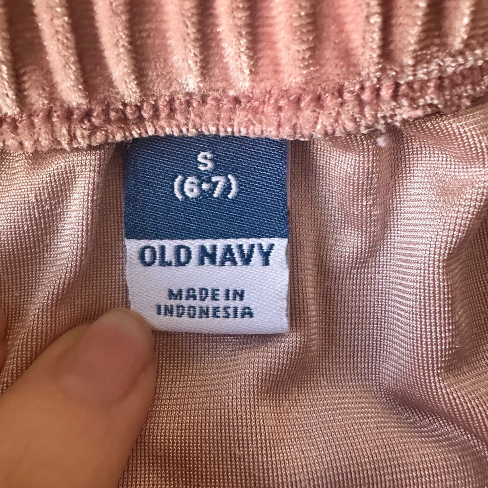 Old Navy Pink Layered “velvet” Skirt‎ size 6-7
